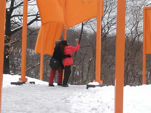 9. На этом изображении основным цветом является...