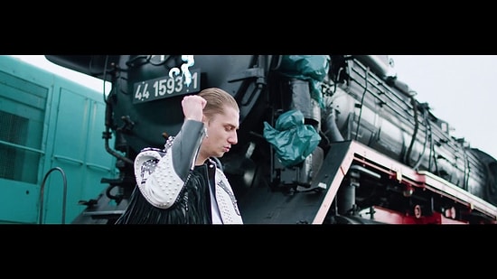 Yung Felix & ft. Poke & Dopebwoy - Loco Şarkı Sözleri