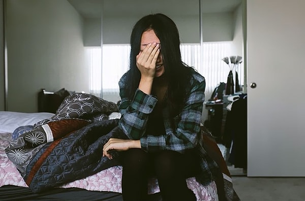 Как правило, во время фотосессий модель - в голом виде, а фотограф - в одежде.