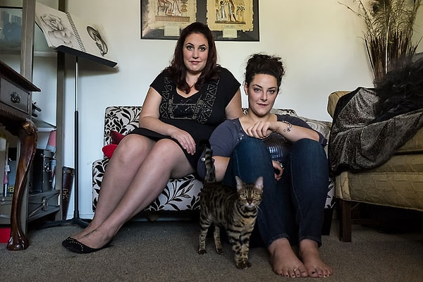 По его собственным словам, дело было в том, что он сам чувствовал себя в таком виде неловко.