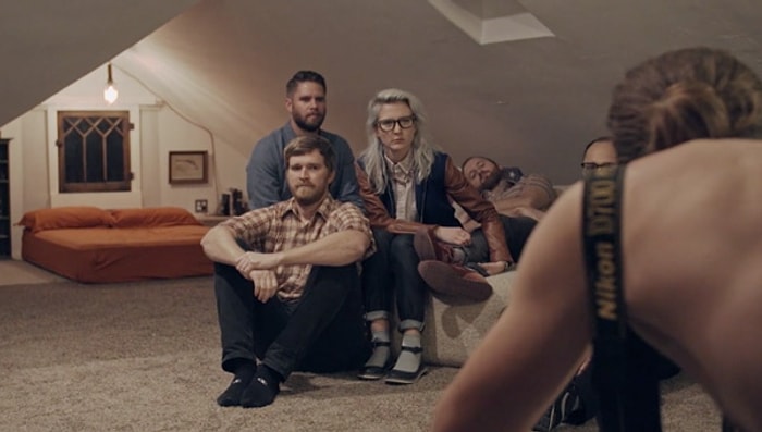 Поменяться ролями: проект о реакции моделей в одежде на голого фотографа