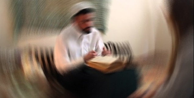 10. Kırık - çıkıkları cinlerle tedavi ettiğini söyleyerek babasının yanında 17 yaşındaki kızı taciz eden M.Ş.