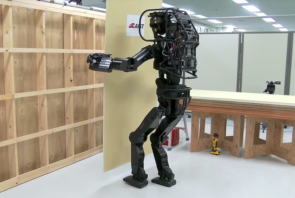 Bu Da Oldu: Japon Bilim İnsanları Alçıpan Yapan İnsansı Robot Yaptılar