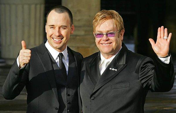 8. İngiltere'de eşcinsel evlilik yasal olduktan hemen sonra Elton John ve David evlendiler. Düğünlerinde ise 600 tane davetli vardı.