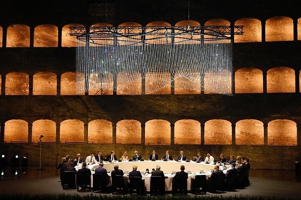 10. "Лицом к лицу"