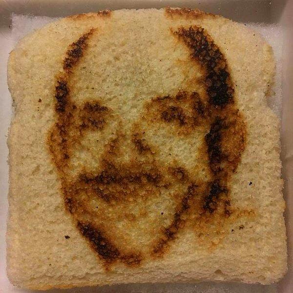 13. "Babam, kendi yüzünü tost ekmeğinin üzerine bastı."