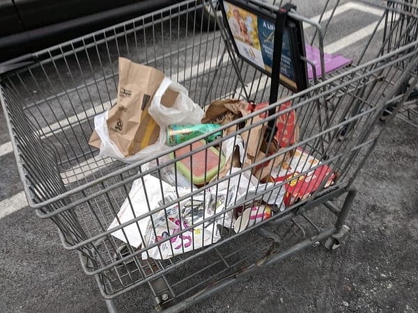 11. Вытащить мусор из машины и оставить в тележке? Да запросто