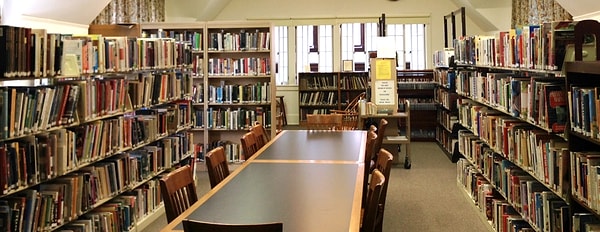 5. Современные библиотеки с новыми изданиями, в которых на читателя не будут кричать и косо смотреть.