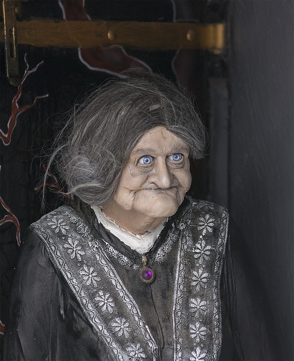 11. Кто написал рассказ «Старуха Изергиль»?