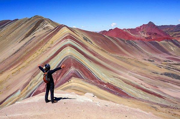 9. Peru'daki Vinicunca dağının diğer adı 'boyalı dağlar' ve bu adı sonuna dek hak ediyor!