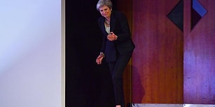 İngiltere Başbakanı Theresa May, Sahneye Çıkarken 'Dancing Queen' Şarkısı Eşliğinde Dans Etti
