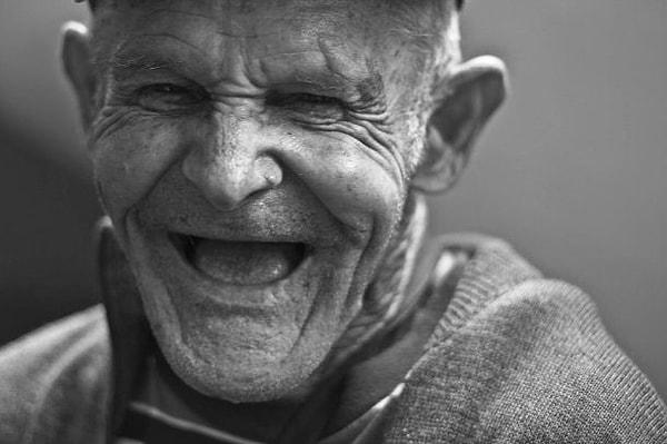 8. Gülmek sağlık harcamalarında %30'a kadar kar sağlamaya neden olur.