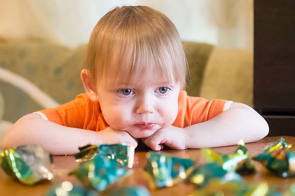 9. Решите задачку. У Бори было пять конфет. Две он дал Андрею, а Сережа поделился с Андреем еще с двумя конфетами. Сколько конфет осталось у Бори?