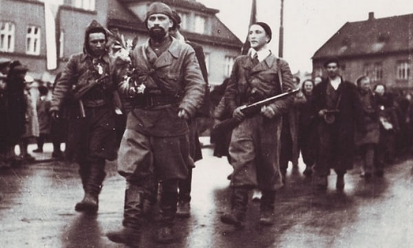 4. Какое место было оптимальным для хранения важных (в том числе компрометирующих) документов?