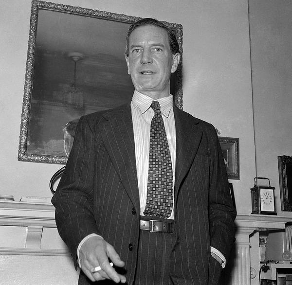 10. Брали ли в разведку красивых людей?