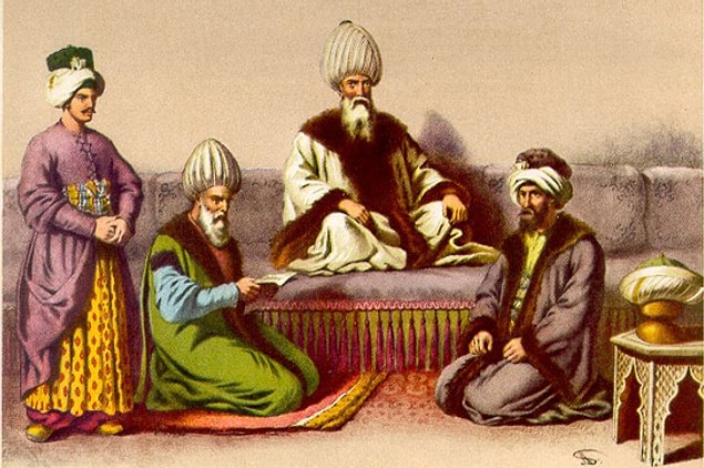 Genç adam ifadesinde "Bana para veriyor, şık elbiseler alıyordu." der.