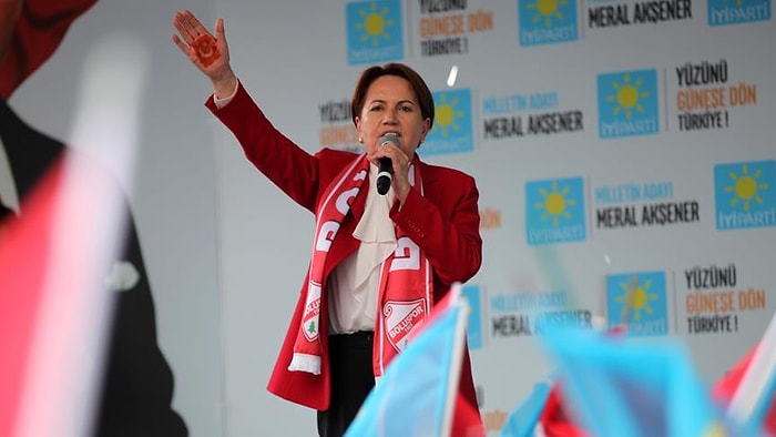 İYİ Parti Lideri Görüntüleri Paylaştı: Bahçeli ile Twitter’da Atışan Akşener’in Evinin Önünde MHP’liler Toplandı