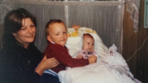 9. «Накануне свадьбы мы узнали, что наша с невестой первая встреча произошла намного раньше, чем мы думали. Оказывается, наши мамы были школьными подружками»