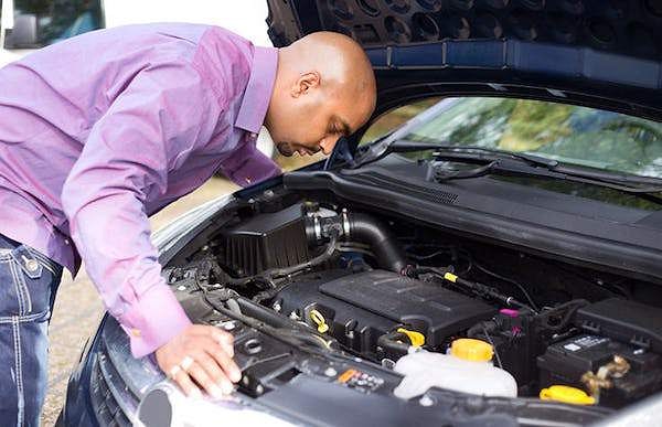 9. В Дании, прежде чем завести авто, необходимо проверить двигатель.