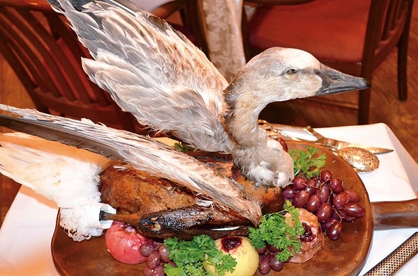 8. Следующее блюдо - дичь. Из какого фильма?