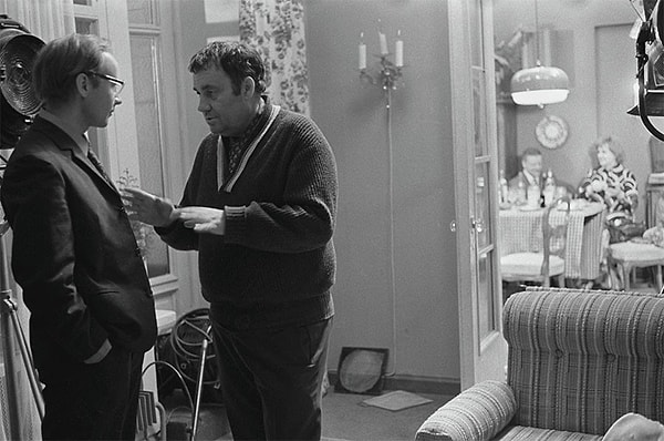 4. Режиссер Эльдар Рязанов и Андрей Мягков (Новосельцев), «Служебный роман».