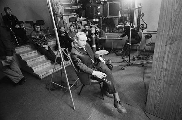 6. Еще один кадр со съемок «Служебного романа».