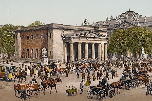 10. На рубеже веков один торговец сыром в Берлине был наказан за использование мочи молодых девушек для придания аромата сыру. Говорят, что швейцарцы также применяют мочу для быстрого ферментирования сыра.