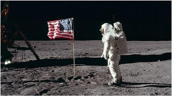 20 Temmuz 1969'da, Neil Armstrong'un Ay'a ayak basması insanlık için büyük bir adımdı.