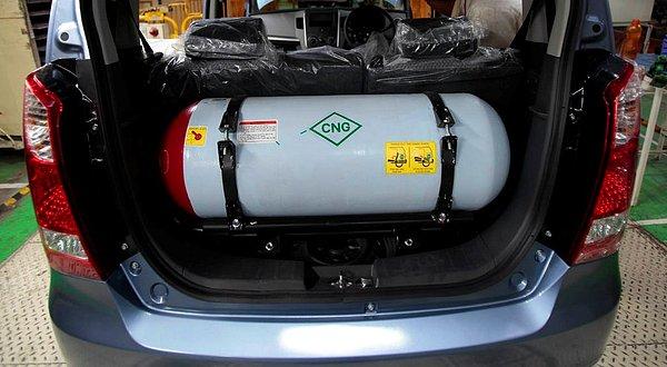 CNG tüpünün bagajda kapladığı yer LPG tüpüne göre daha fazla. Buna rağmen menzili 150 kilometre civarında.