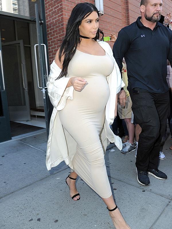 5. Kim Kardashian ilk hamileliğinde ileride Kanye West'le ayrılma ihtimaline karşı yeniden hamile kalmak için onun spermlerini sakladı.