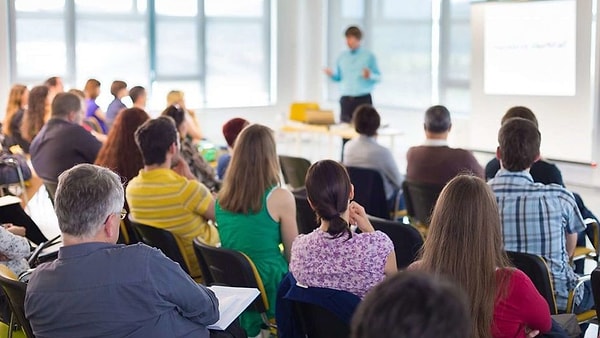 2. Охотно ли вы принимаете участие во всякого рода собраниях и других общественных мероприятиях?