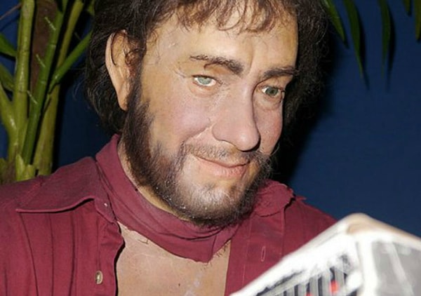 11. Не узнаёте? И вряд ли узнаете. Это герой Тома Хэнкса из фильма "Изгой"