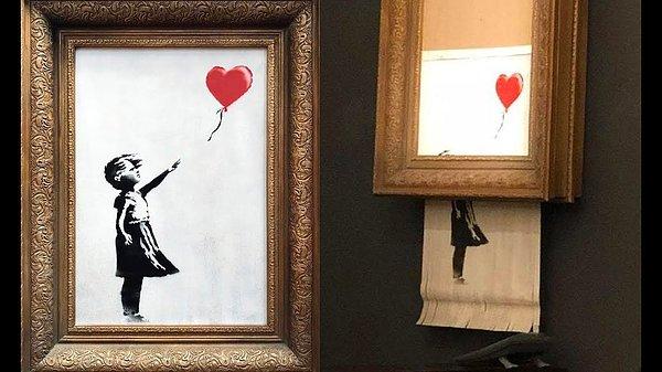 2006 yılında Banksy tarafından kanvas üzerine yapılmış bu özel tablo, Londra'daki Sotheby’s Müzayede Evi tarafından açık artırmaya çıkartıldı. Yaklaşık 1.4 milyon dolara alıcı bulduğu anda ise kendini parçalamaya başladı!