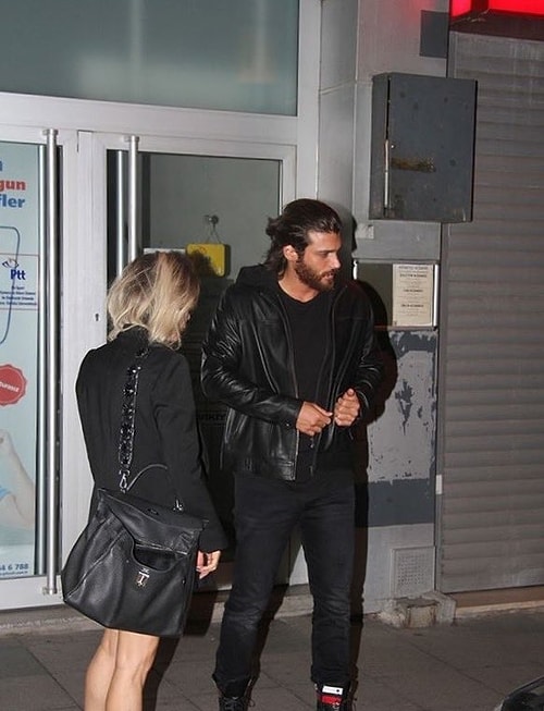 Özdemir sevgililerin ayrılığından sorumlu gösterilen Can Yaman ise serseriliklerde!