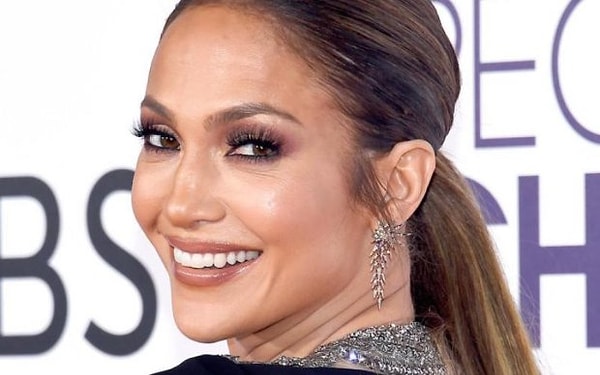 Что с ними стало неизвестно. По некоторым данным, она их продала