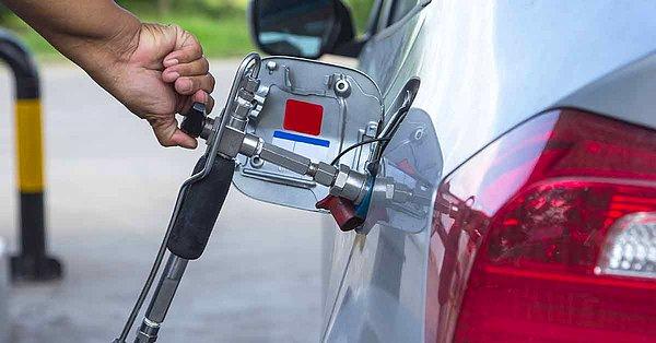 CNG'nin litre fiyatı ülkemizde 3.39 TL, bir otomobil için tüp taktırma maliyeti ise 4 bin lira civarındadır.