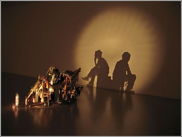 Своими работами авторы словно хотят указать на то, что за видимыми и очевидными вещами кроются куда более интересные истории, чем кажется