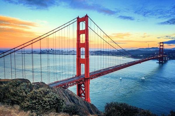 15. 24 Mayıs 1987'de Golden Gate Köprüsü 50.yılını kutlanırken köprünün orta kısmı ağırlık yüzünden çöktü.