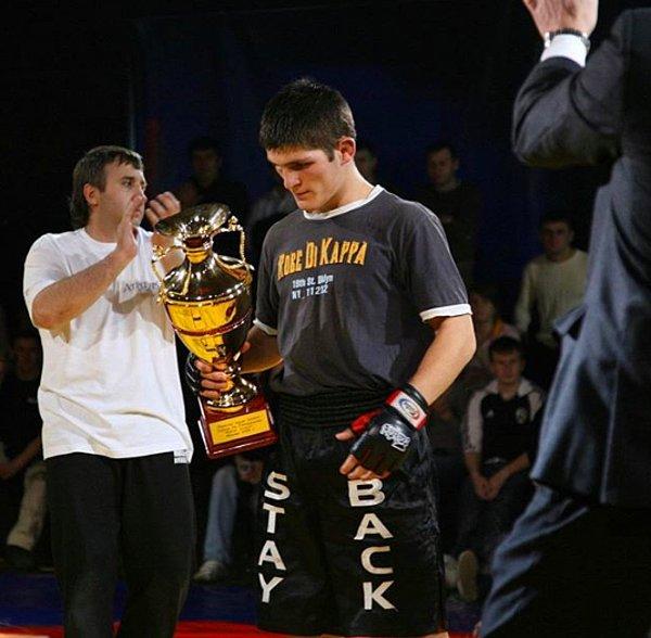 Khabib ilk profesyonel MMA müsabakasına Eylül 2008'de çıktı ve bir ayda dört galibiyet alarak kariyerine hızlı bir giriş yaptı. 11 Ekim 2008 tarihinde Moskova'da ilki yapılan Atrium Kupası Turnuvasında üç rakibini de yenip şampiyon oldu.