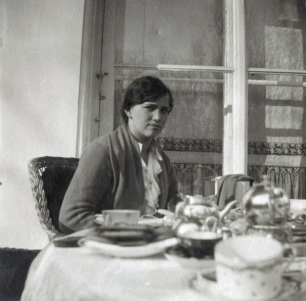 3. Дом можно брать за женою только в том случае, если она подпишет его на имя мужа, иначе она будет постоянно упрекать мужа, что он живет в ее доме, а при большой ссоре может случиться, что жена выгонит его совсем из дому.