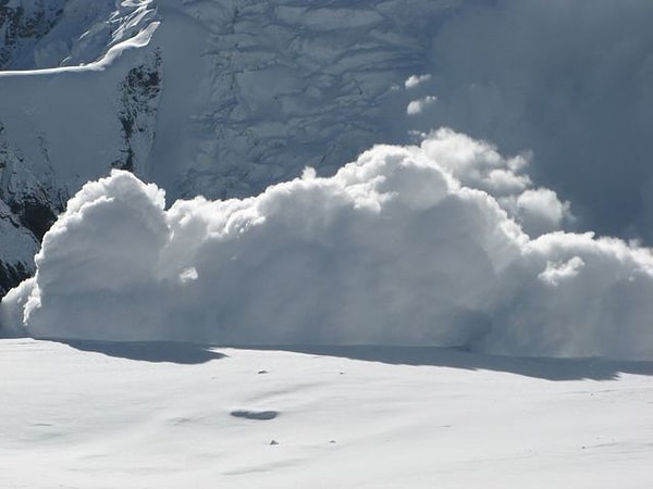 4. Вы чувствуете, что совсем скоро сход лавины. Что сделаете?