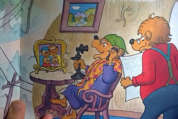 12. "Трёхлетний племянник спросил, разговаривает ли эта бабушка по скайпу".