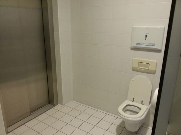 9. Asansör yanı tuvalet: