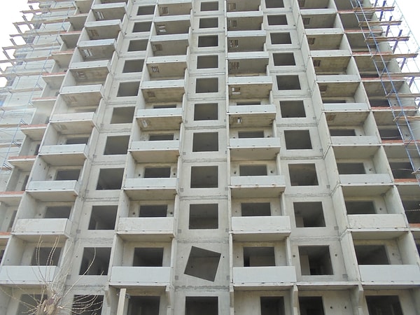 18. Вот такой в Барнауле строительный креатив (присмотритесь к окнам)