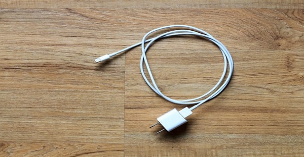 8. Вы уже вышли из дома, но поняли, что забыли зарядку дома. Если вернётесь за ней, то можете опоздать. Что сделаете?