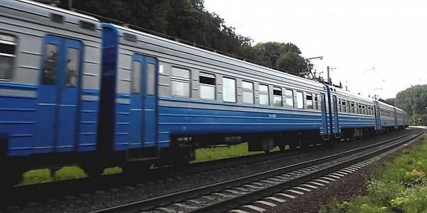 6. Электричка едет на юго-запад со скоростью 193 км/ч, а ветер дует в северо-западном направлении со скоростью 96 км/ч. В каком направлении будет идти дым?