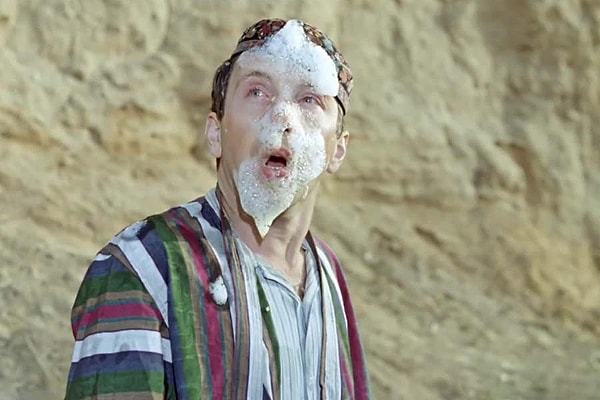 9. Как звали верблюда, плюнувшего в Косого?