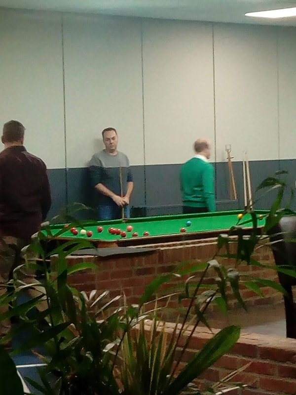 2. Как играть в бильярд, чтобы жена не заметила?