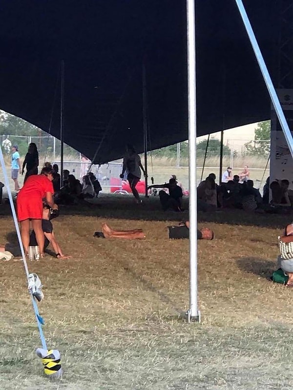 16. Мужчина растворяется в нирване.