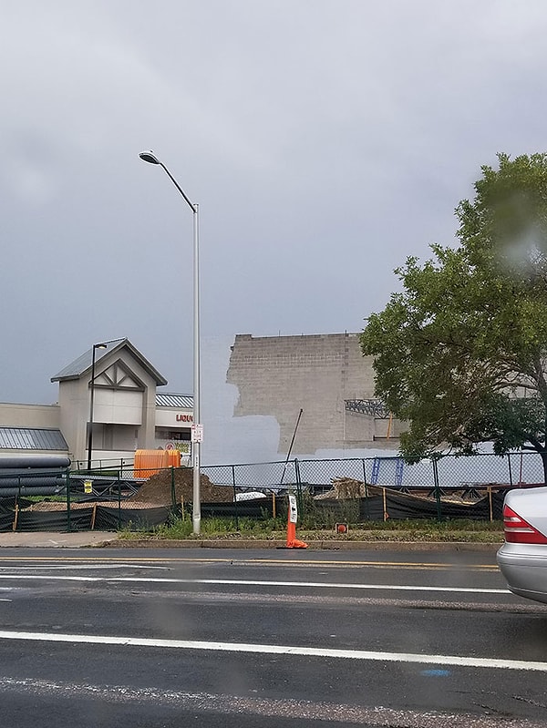 17. Здание окрашивают в цвет неба.